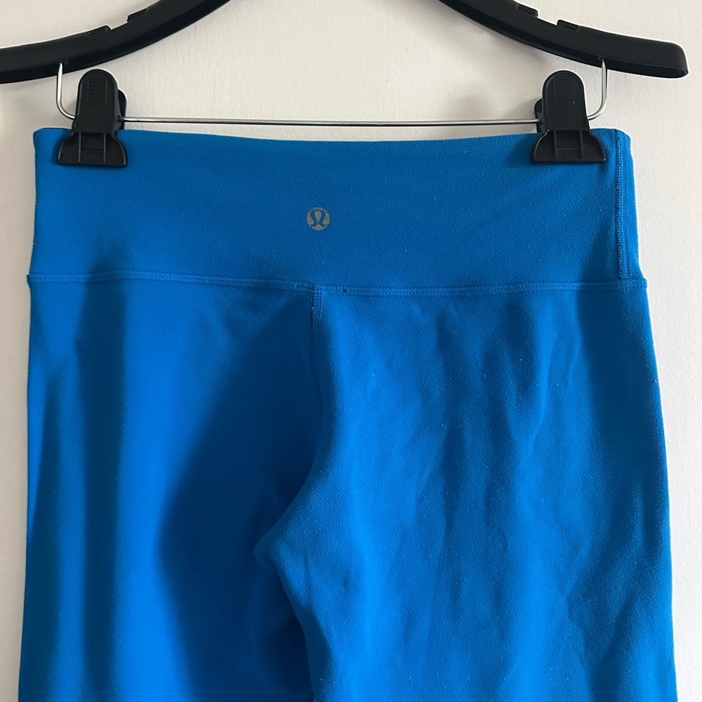 Lululemon Athletica Reversible Beaming Blue/Black Wunder Under Crop size 6 - Picture 13 of 14
